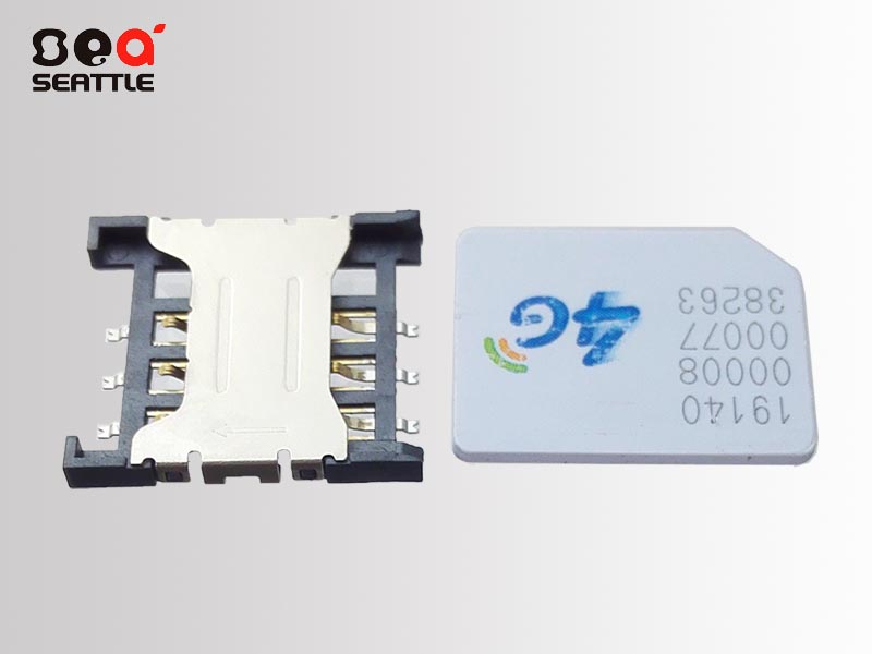 用法展示1:MICRO SIM卡插入方向平口先进,接触面朝下,依据铁壳表面箭头方向插入.jpg